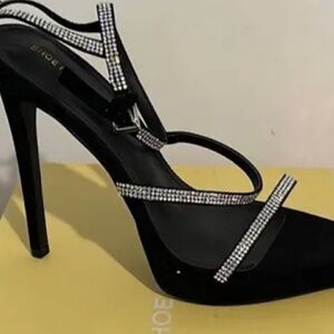 Shoe Republic LA like new high heeled black an sequined sandals size 9
